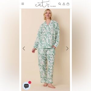 The Cat’s Green Pajama Set Long Sleeve Long Pants Floral Print